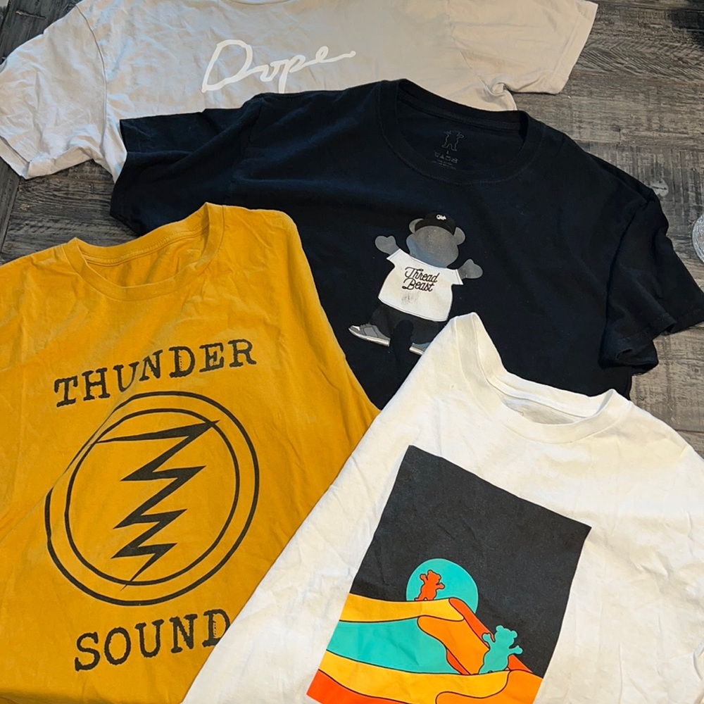 LOT OF 4 ASSORTED TEE SHIRTS SZ L